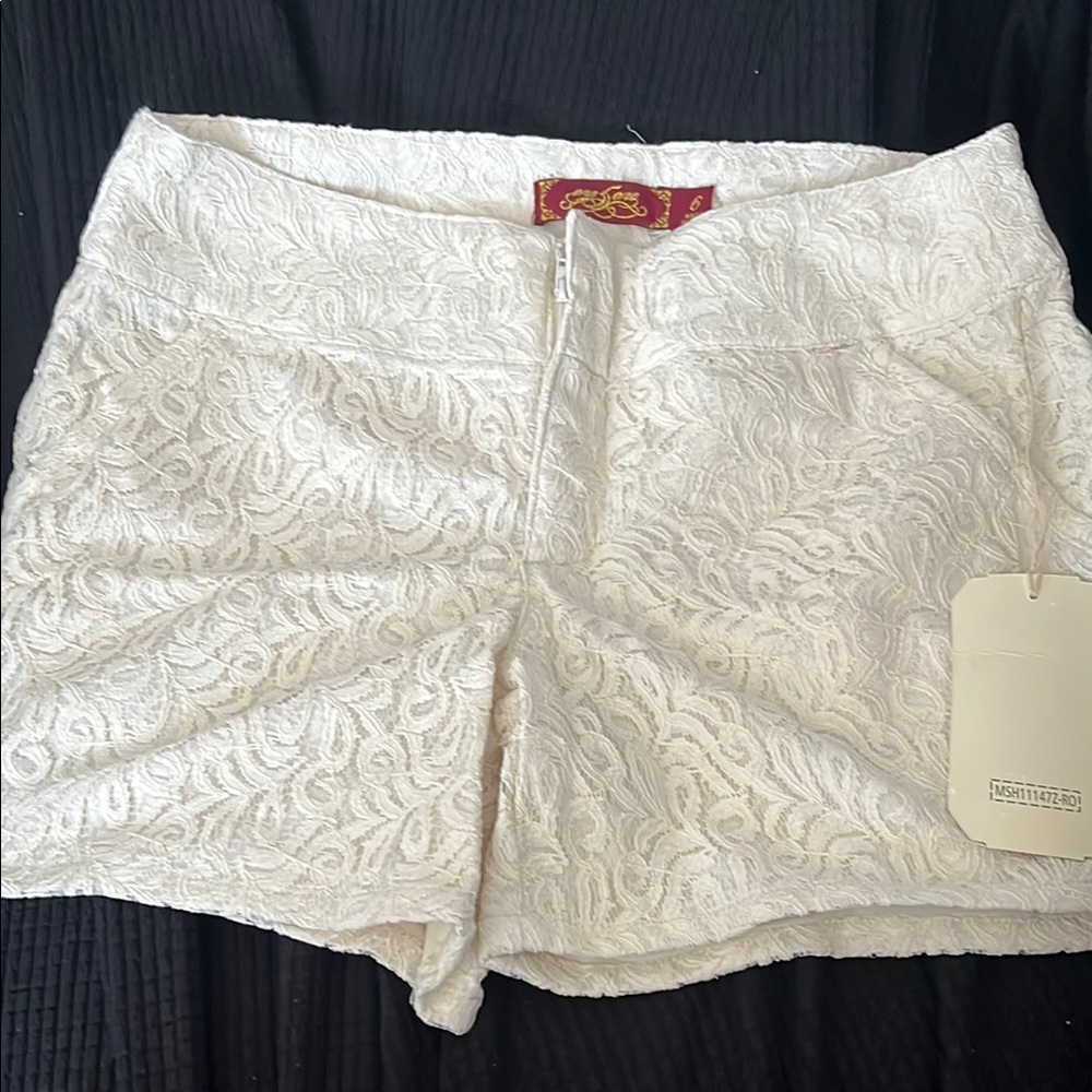 one 5 one Cream High Waist Shorts with Intricate Lace - Picture 1 of 3